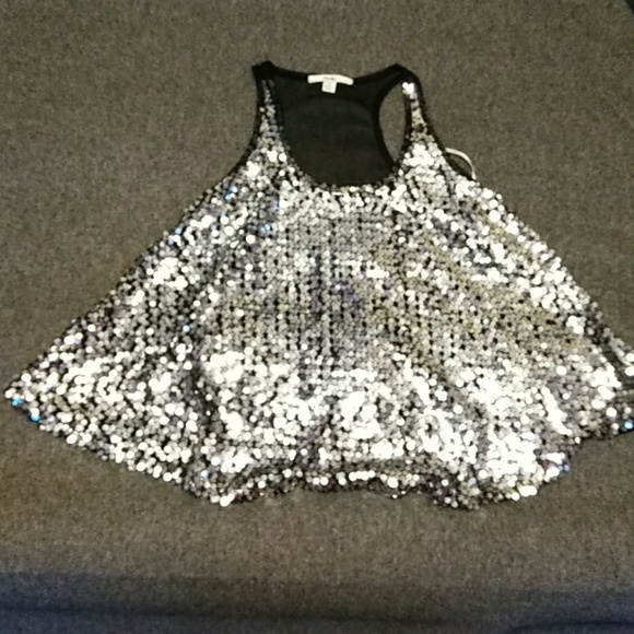 Tops - Picture 3 of 4